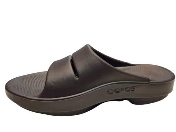 OOFOS OOFOS OOahh Black Dames en Heren Slide Slippers Hielspoor Verlichting Sportslipper Extra Demping Zwart